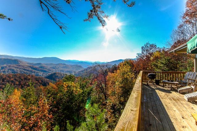 Pigeon Forge Weddings_A Walk in the Clouds_Fall in the Smokies