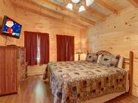 BEDROOM 2 (MAIN LEVEL / QUEEN BED W/ TWIN BUNK)