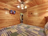 BEDROOM 2 (MAIN LEVEL / QUEEN BED)