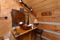 HALF BATH (UPSTAIRS)