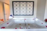 JACUZZI / BEDROOM 1