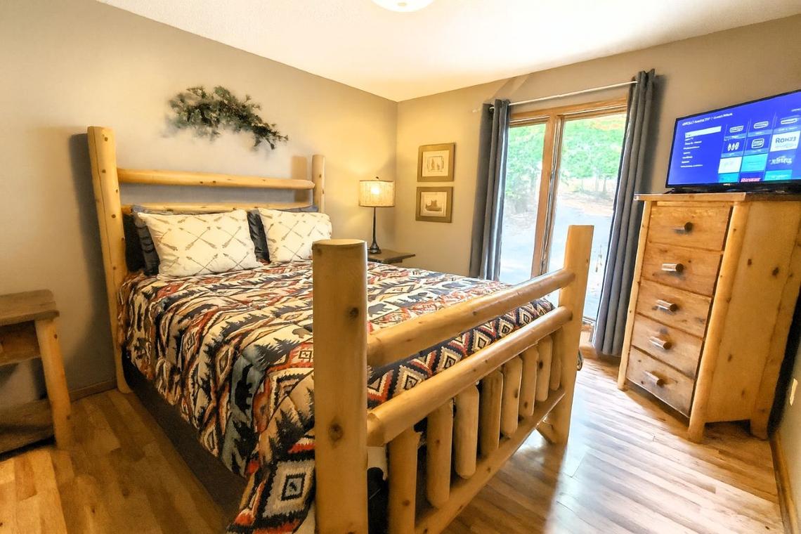 Wandering Bear Lodge