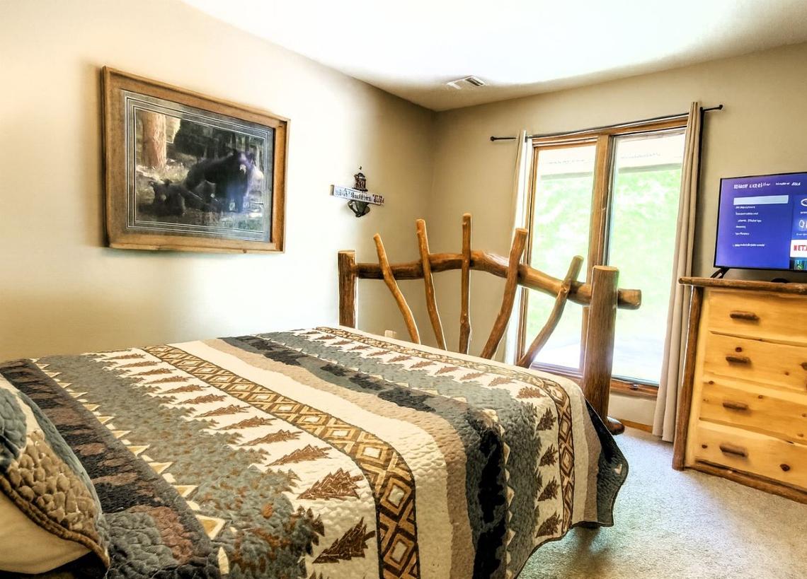 Wandering Bear Lodge