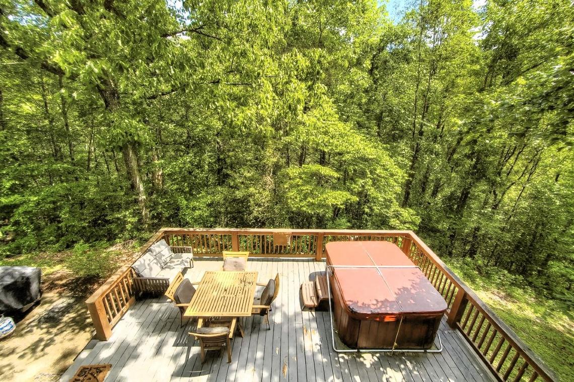 Wandering Bear Lodge