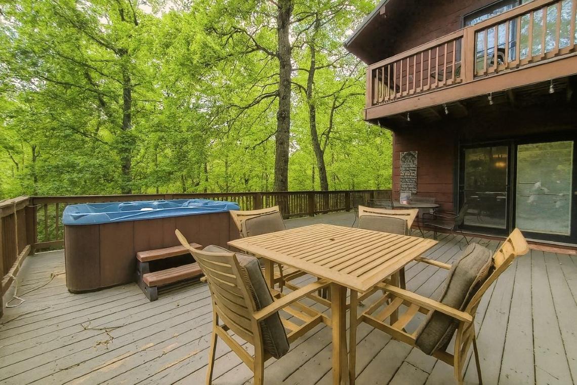 Wandering Bear Lodge