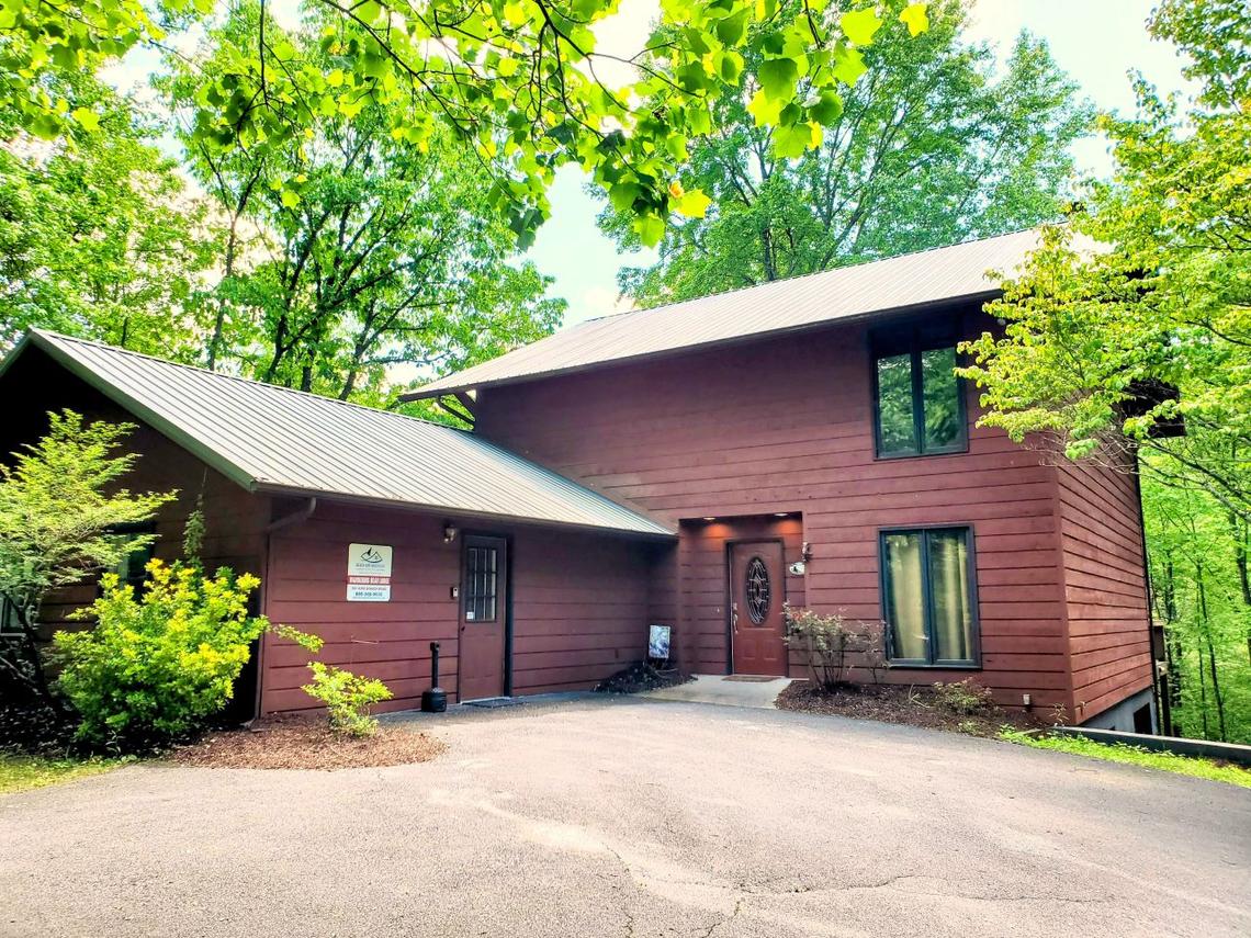 Wandering Bear Lodge