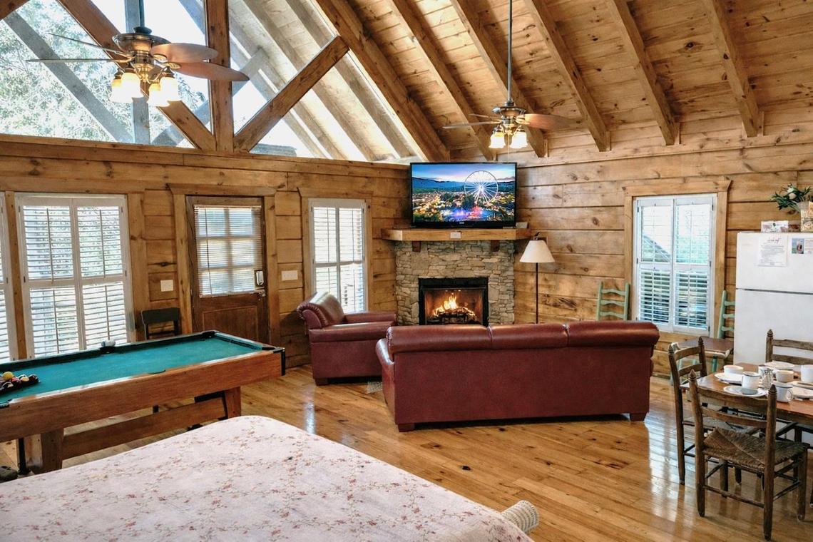 Adorable Shut'er Inn