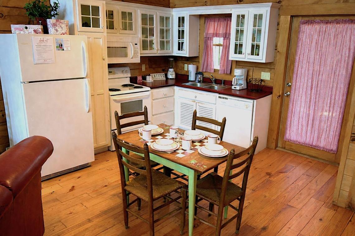 Adorable Shut'er Inn