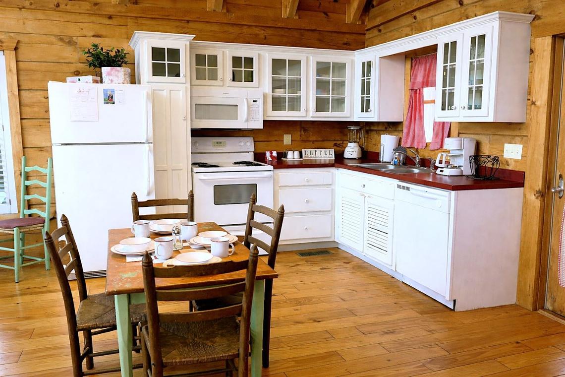 Adorable Shut'er Inn