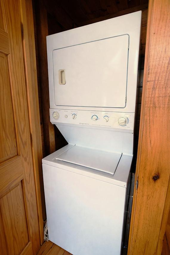 Adorable Shut'er Inn