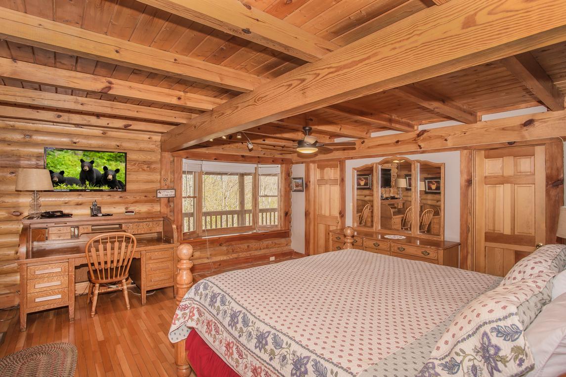 Smoky Bear Lodge with Guest House