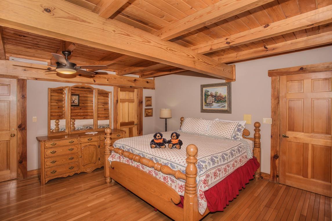 Smoky Bear Lodge with Guest House