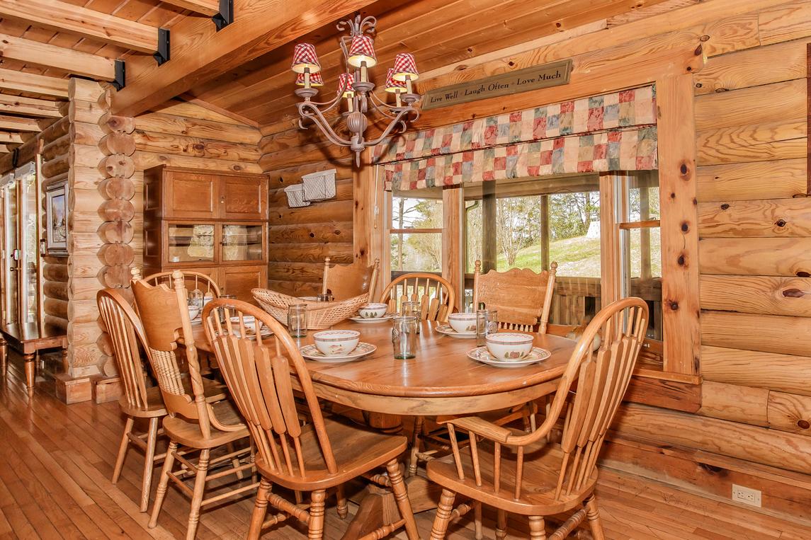 Smoky Bear Lodge with Guest House