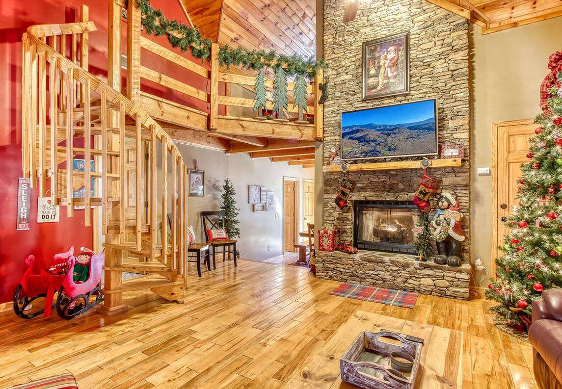 Santa\'s Lakehouse :: Bear Camp Cabin Rentals