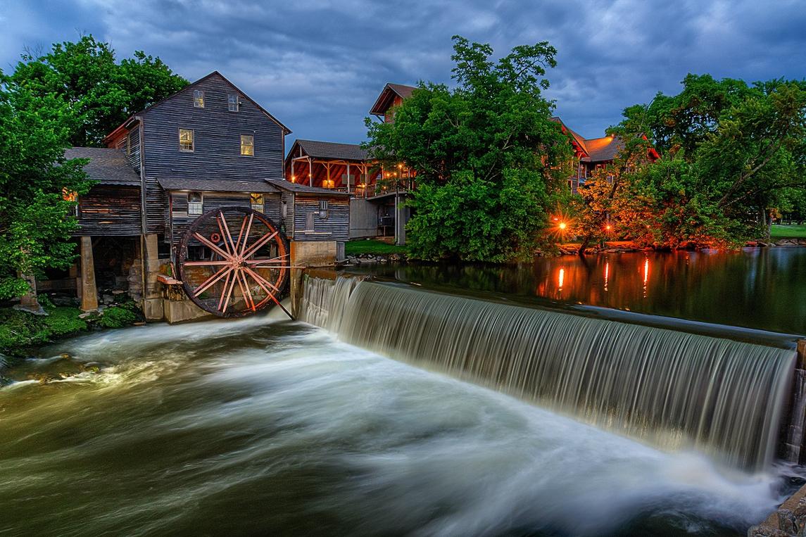 Smoky Bear Lodge with Guest House