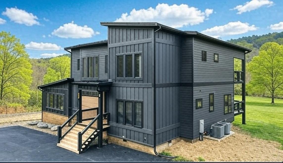 Splash Mountain Lodge- New Listing