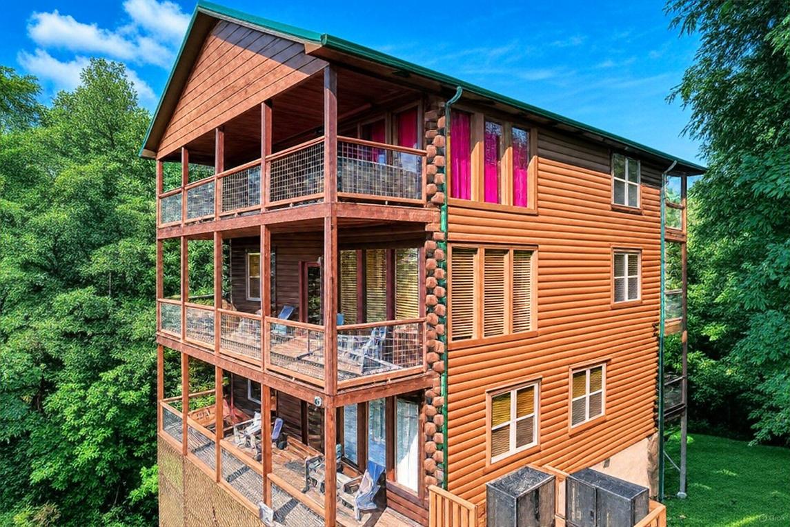 Cozy Bear Lodge 