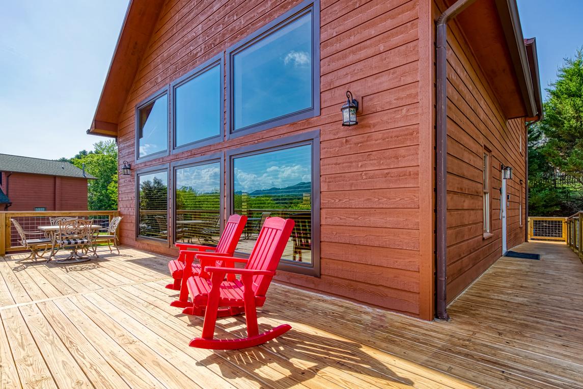 Riverside Mountain Retreat 