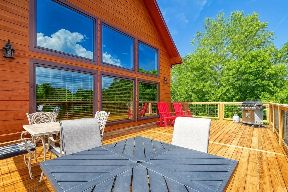 Riverside Mountain Retreat 