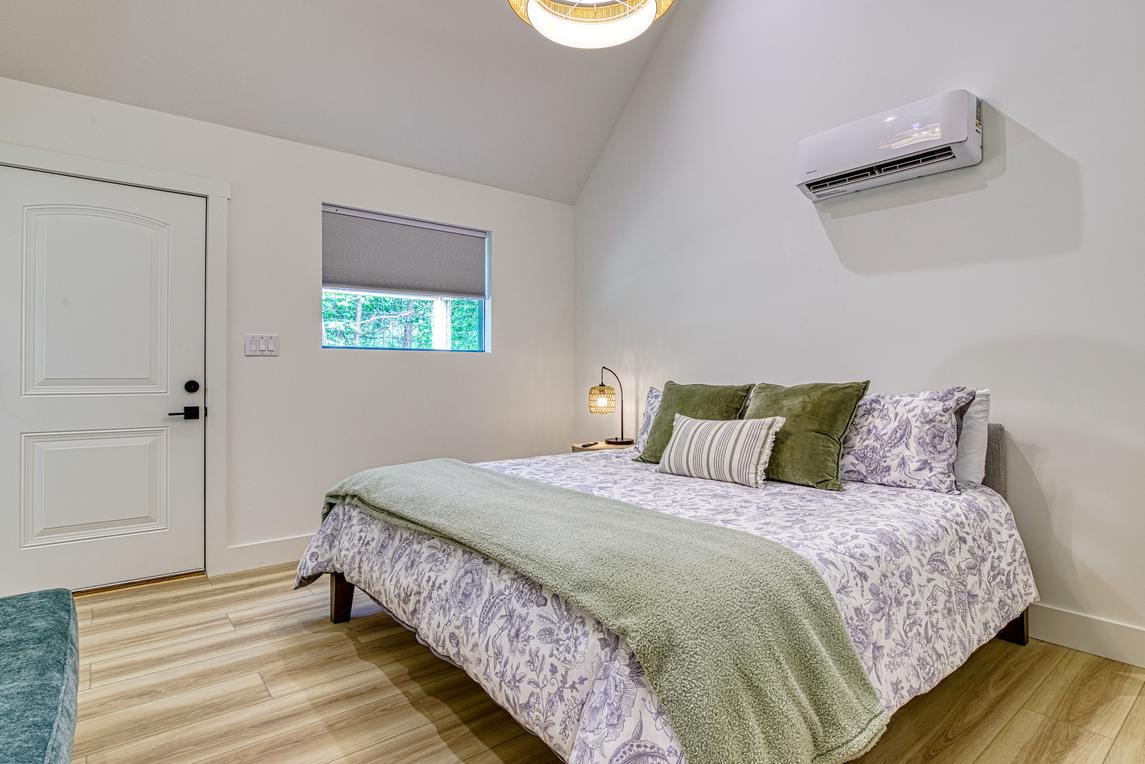 Twin Peaks Unit 1 - New Listing