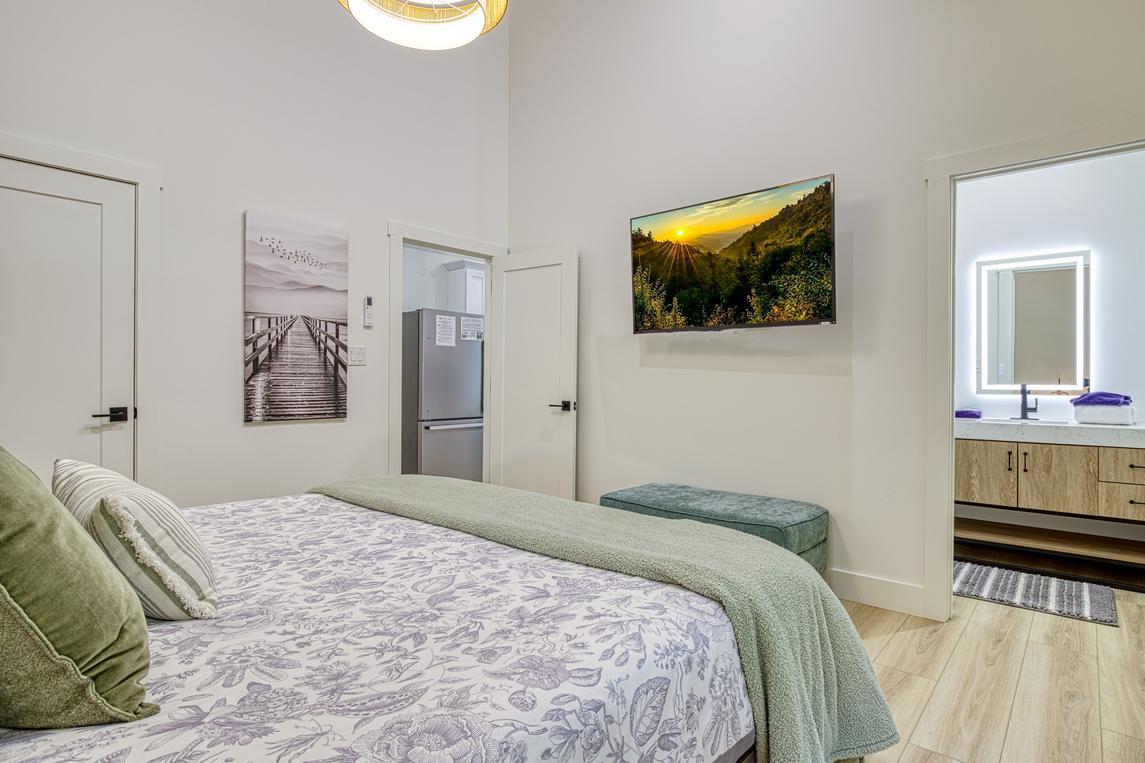 Twin Peaks Unit 1 - New Listing