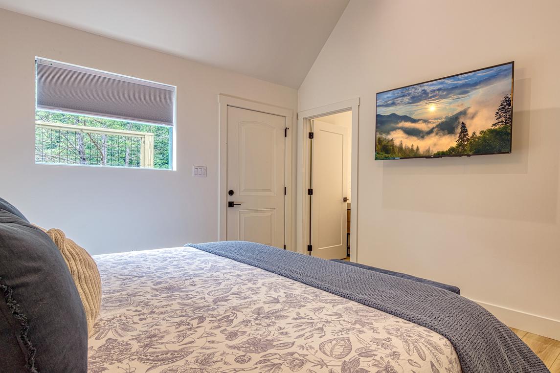 Twin Peaks Unit 2 - New Listing