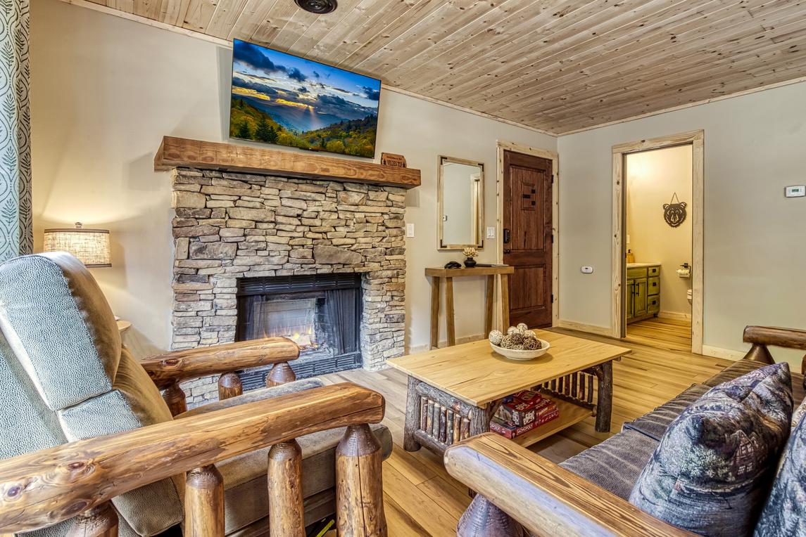 Velden Top - new listing