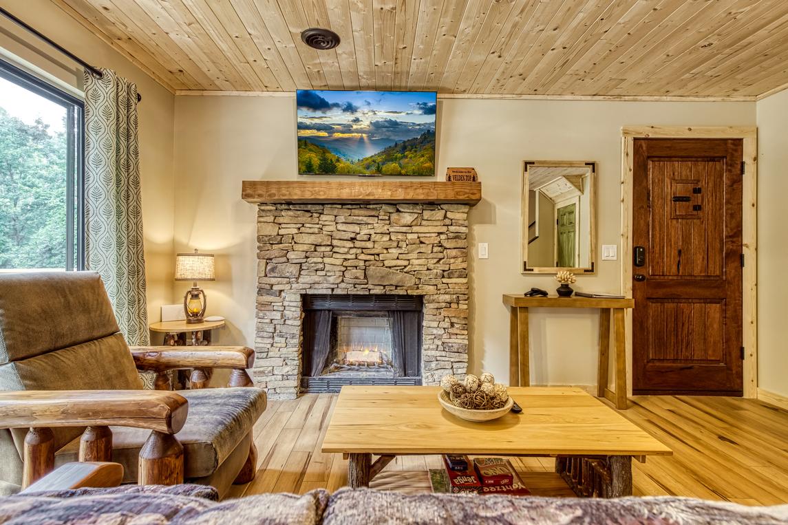 Velden Top - new listing