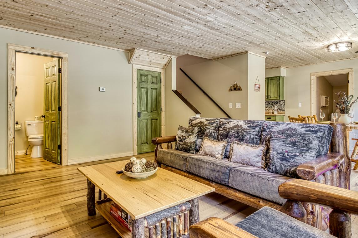 Velden Top - new listing