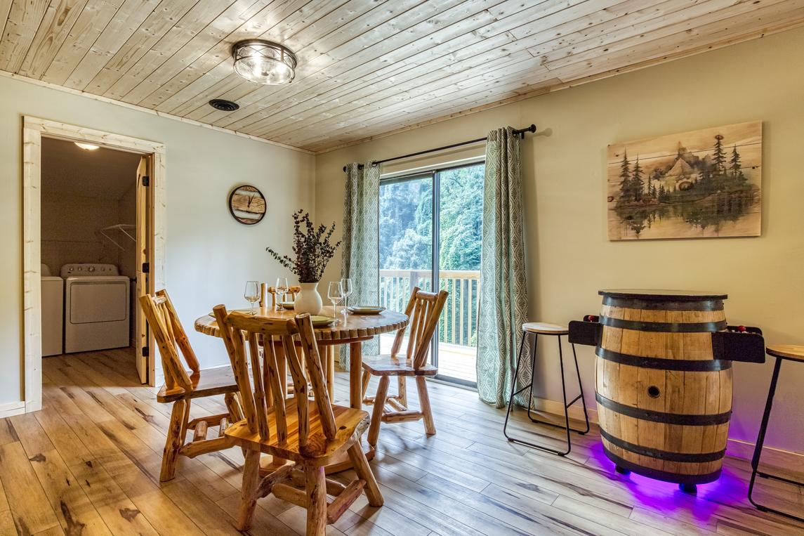 Velden Top - new listing