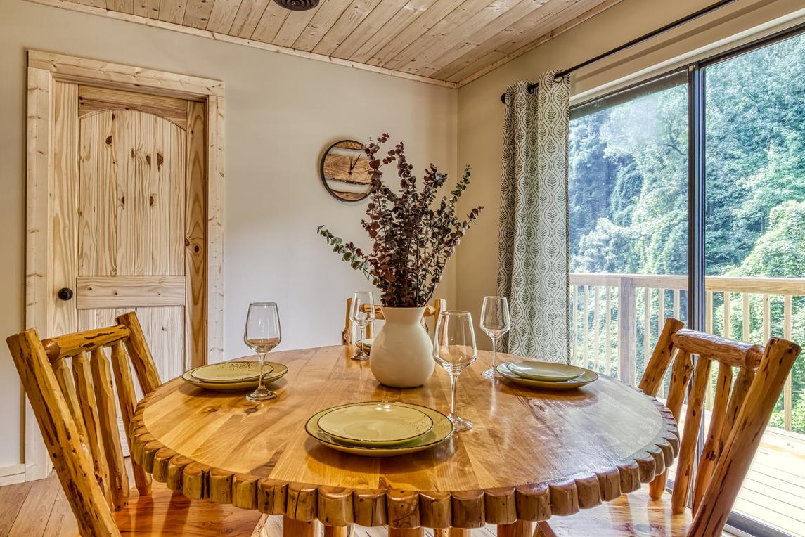 Velden Top - new listing