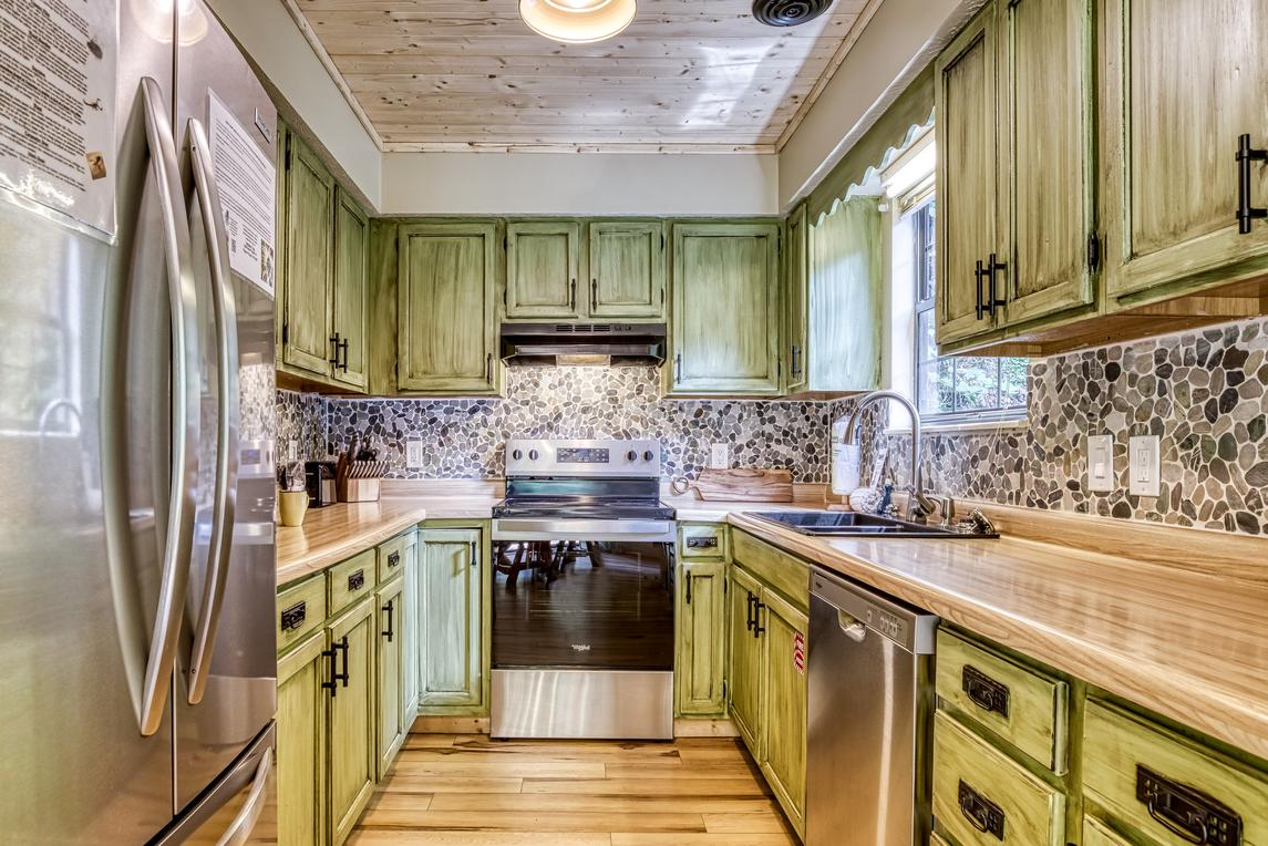 Velden Top - new listing