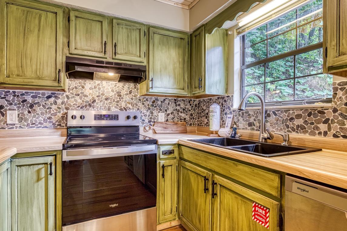 Velden Top - new listing