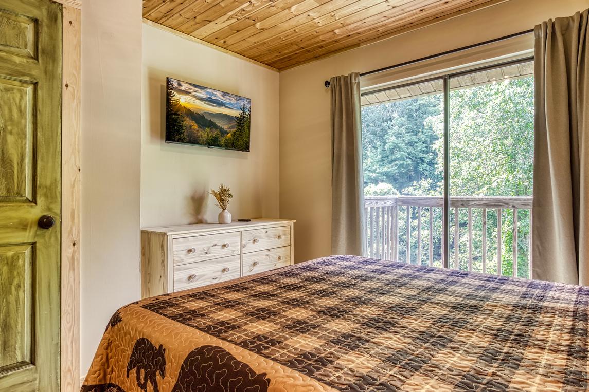 Velden Top - new listing