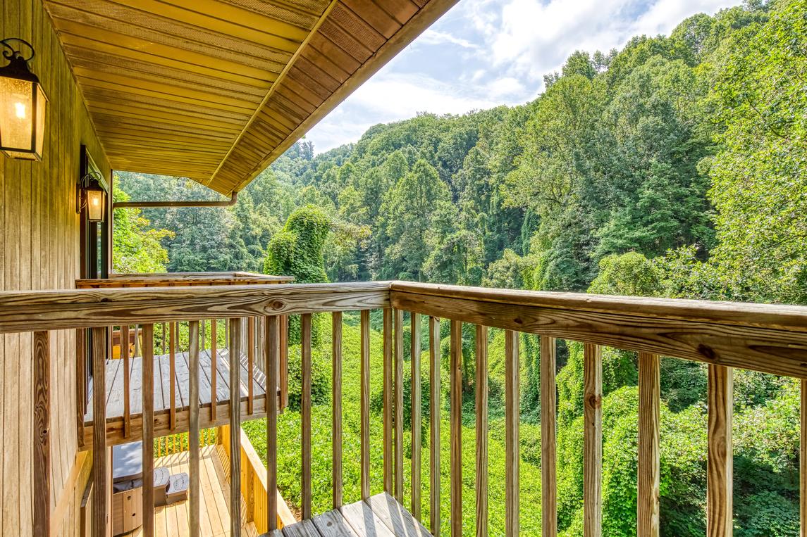 Velden Top - new listing