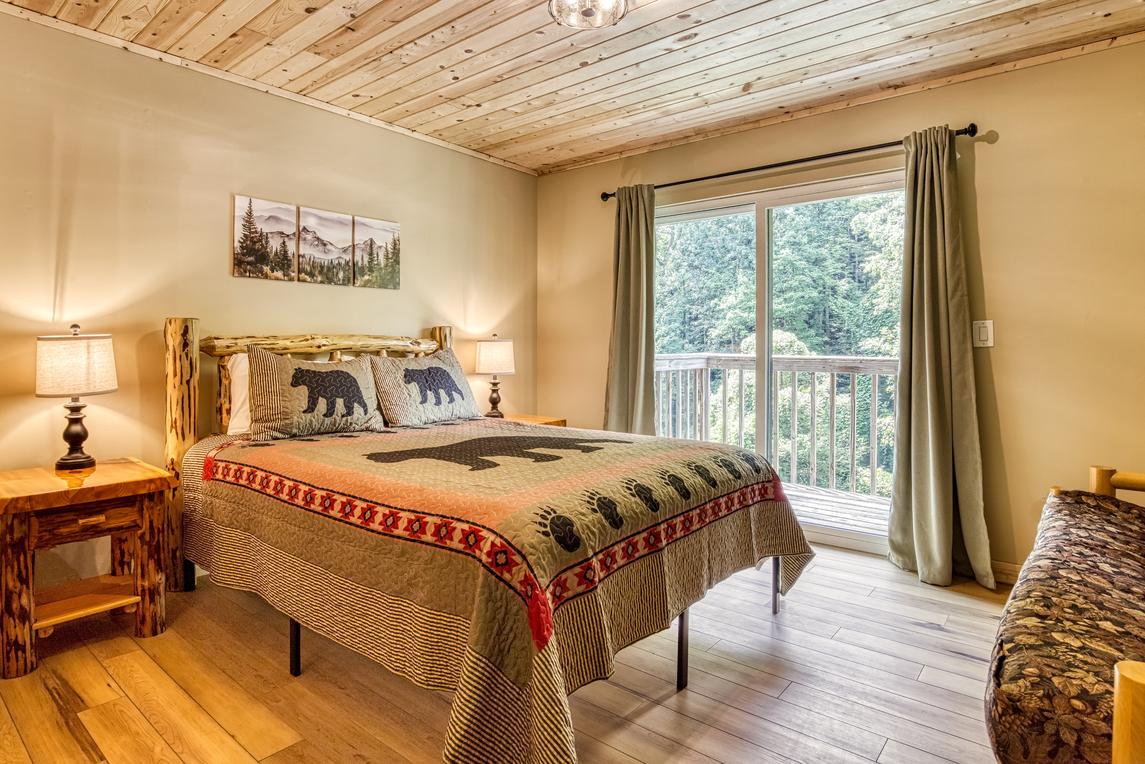 Velden Top - new listing