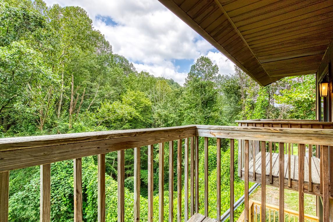 Velden Top - new listing