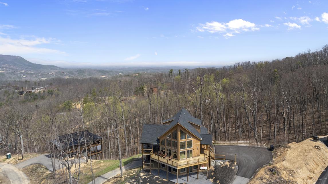 Ritzy Bear Lodge - New Listing