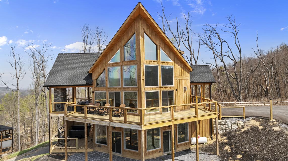 Ritzy Bear Lodge - New Listing