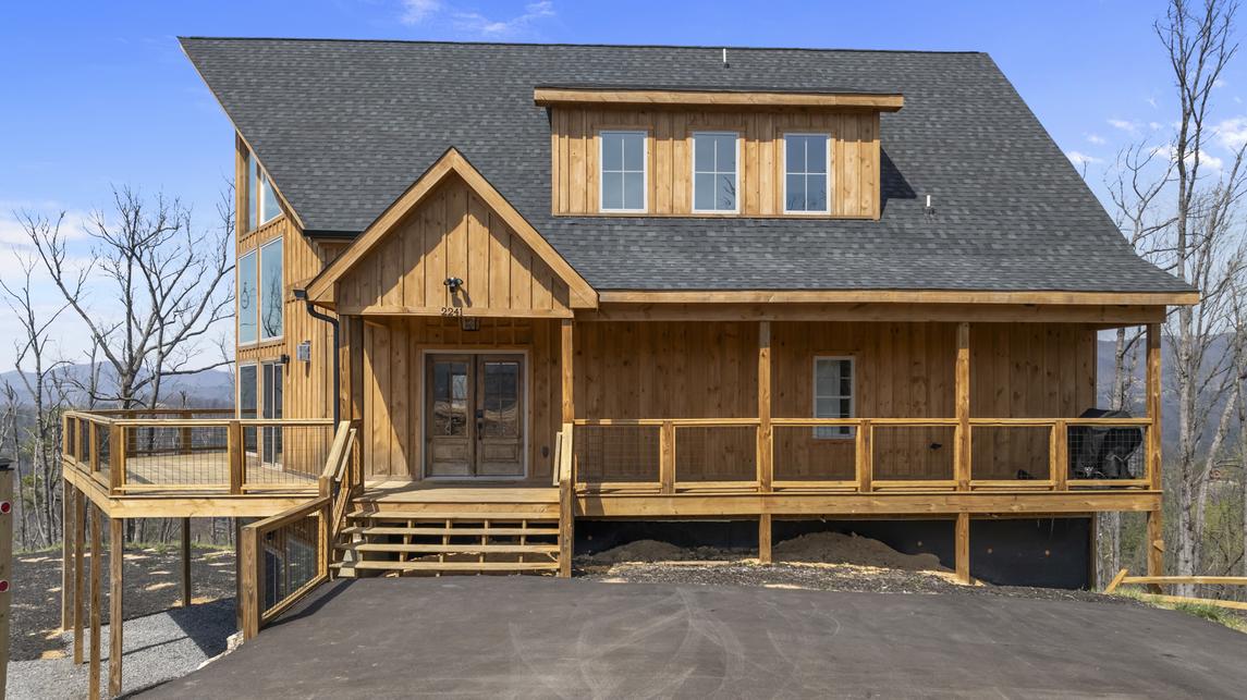 Ritzy Bear Lodge - New Listing