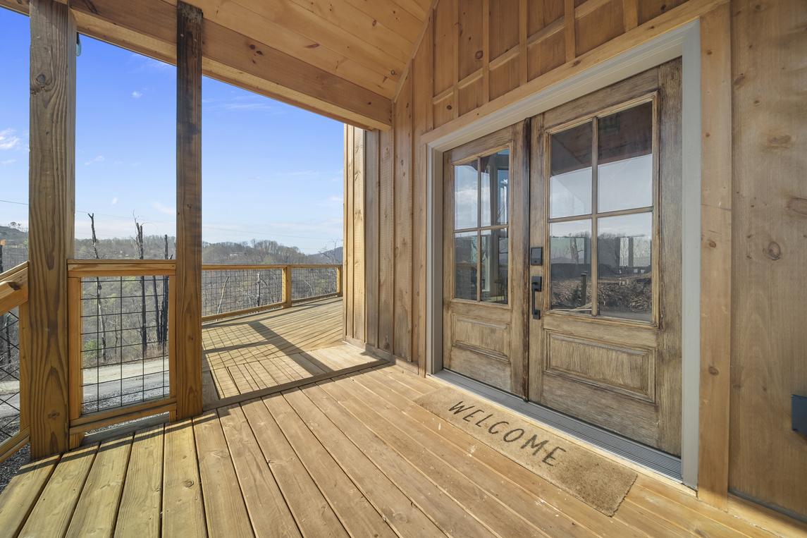 Ritzy Bear Lodge - New Listing