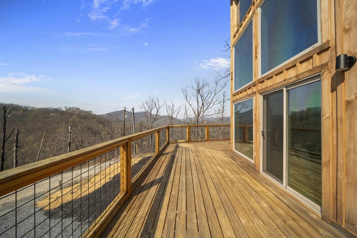 Ritzy Bear Lodge - New Listing