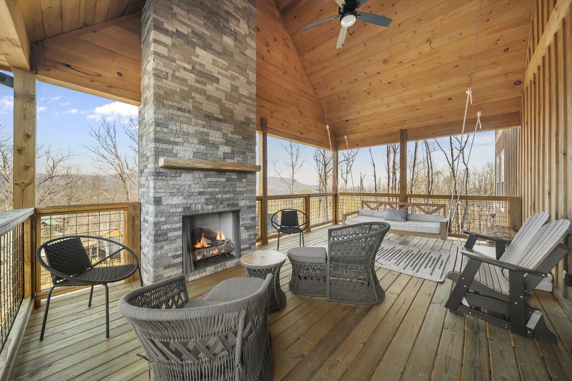 Ritzy Bear Lodge - New Listing