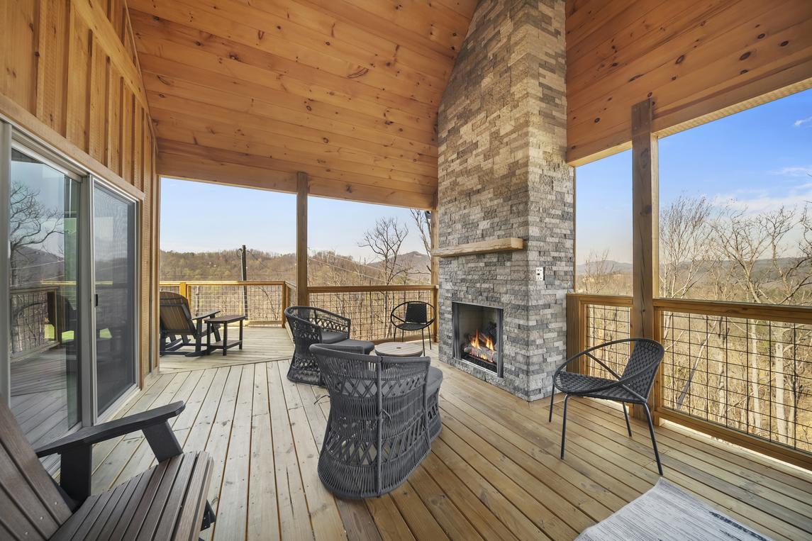 Ritzy Bear Lodge - New Listing