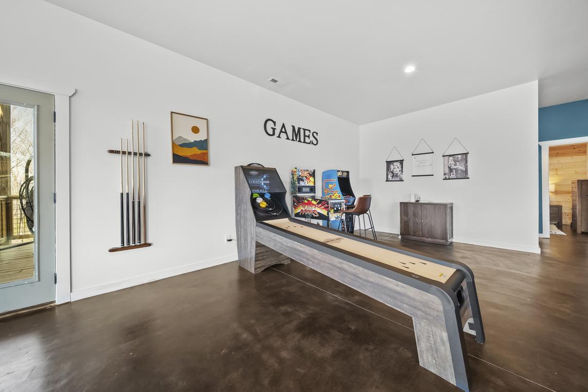 Ritzy Bear Lodge - New Listing