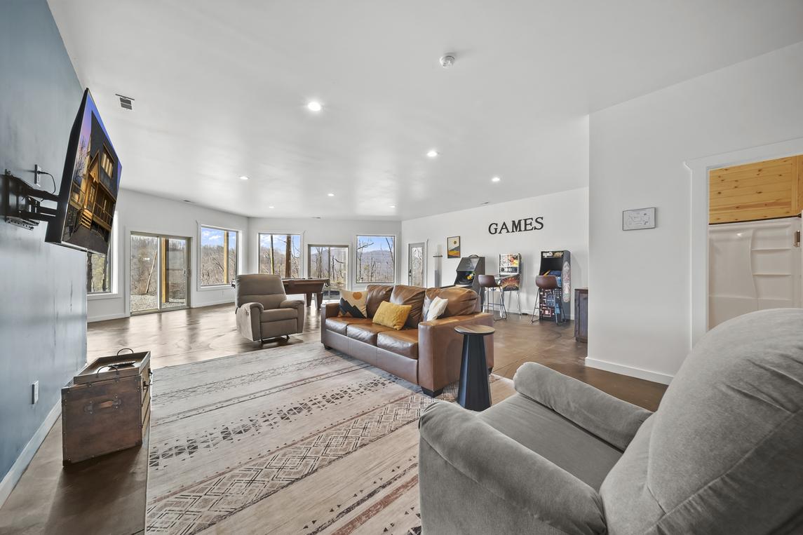 Ritzy Bear Lodge - New Listing