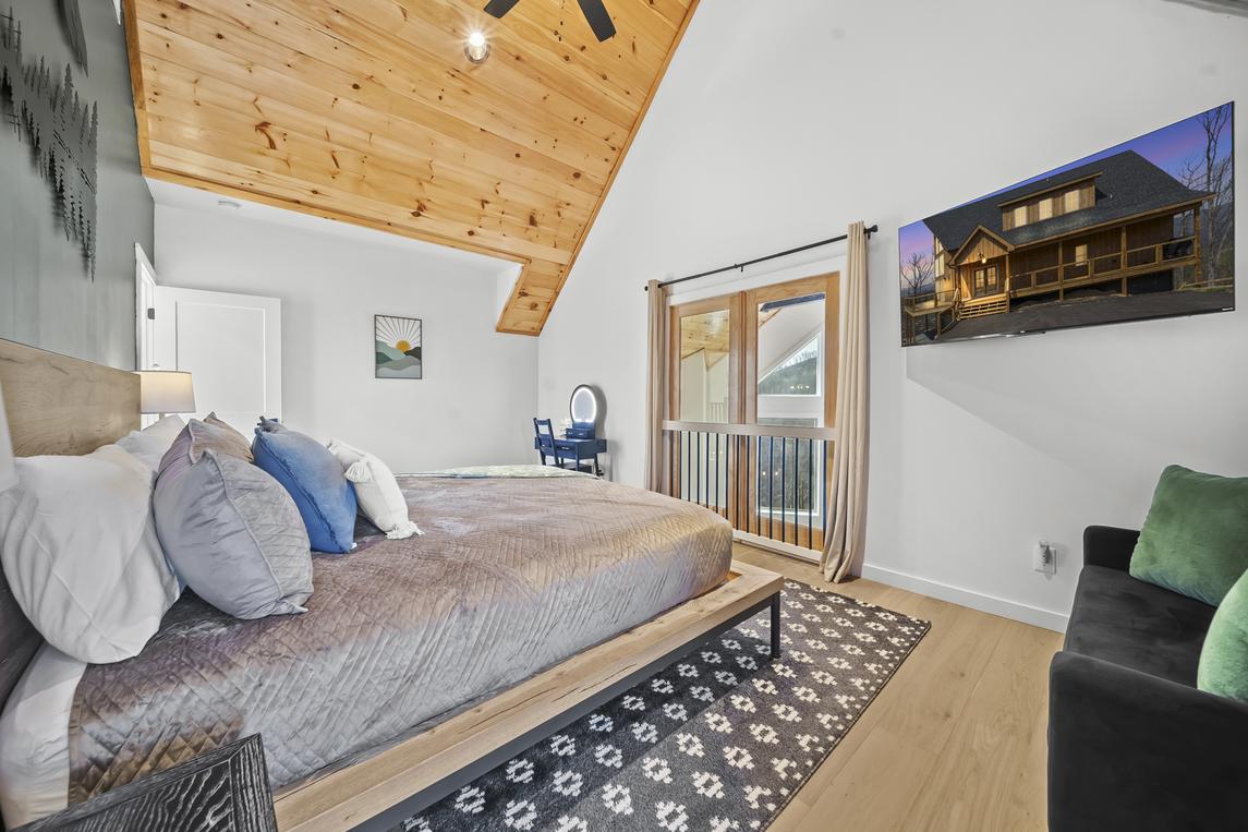 Ritzy Bear Lodge - New Listing