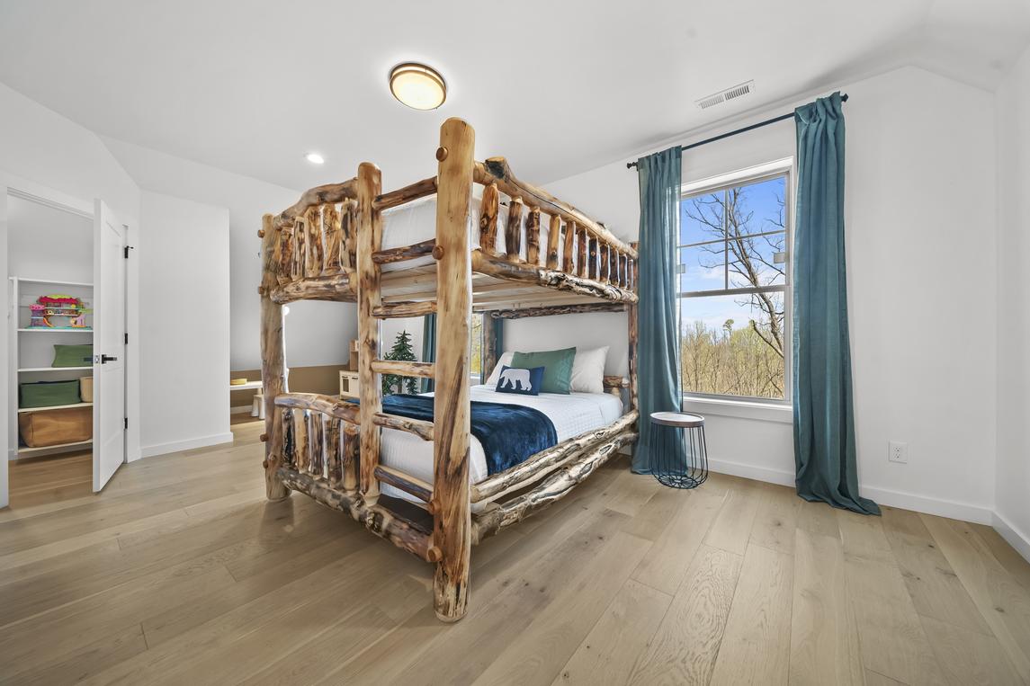 Ritzy Bear Lodge - New Listing