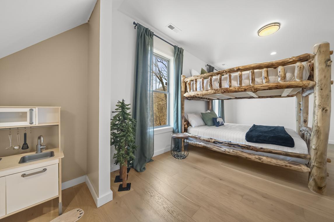 Ritzy Bear Lodge - New Listing