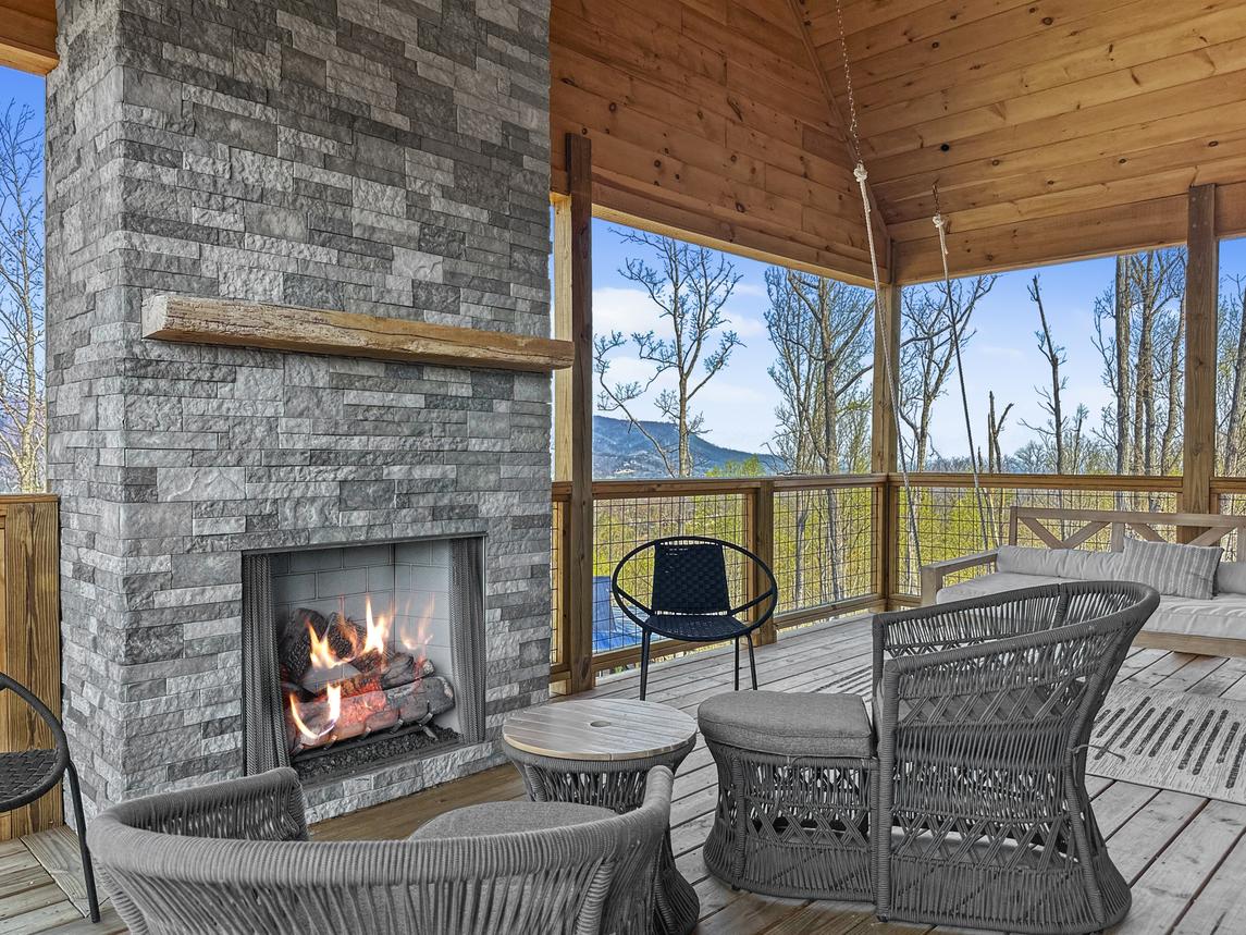 Ritzy Bear Lodge - New Listing
